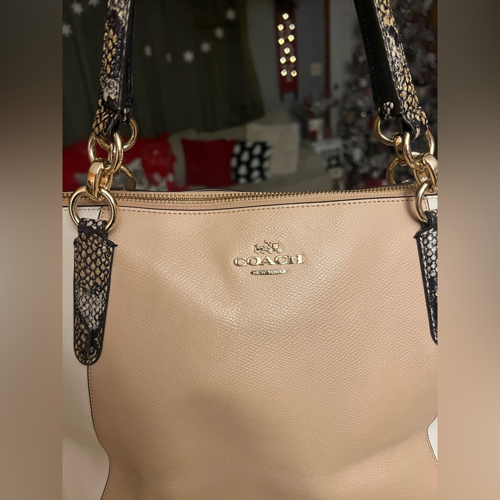 ✨ Coach Ava Tote in Exotic Embossed Leather - Picture 5 of 8